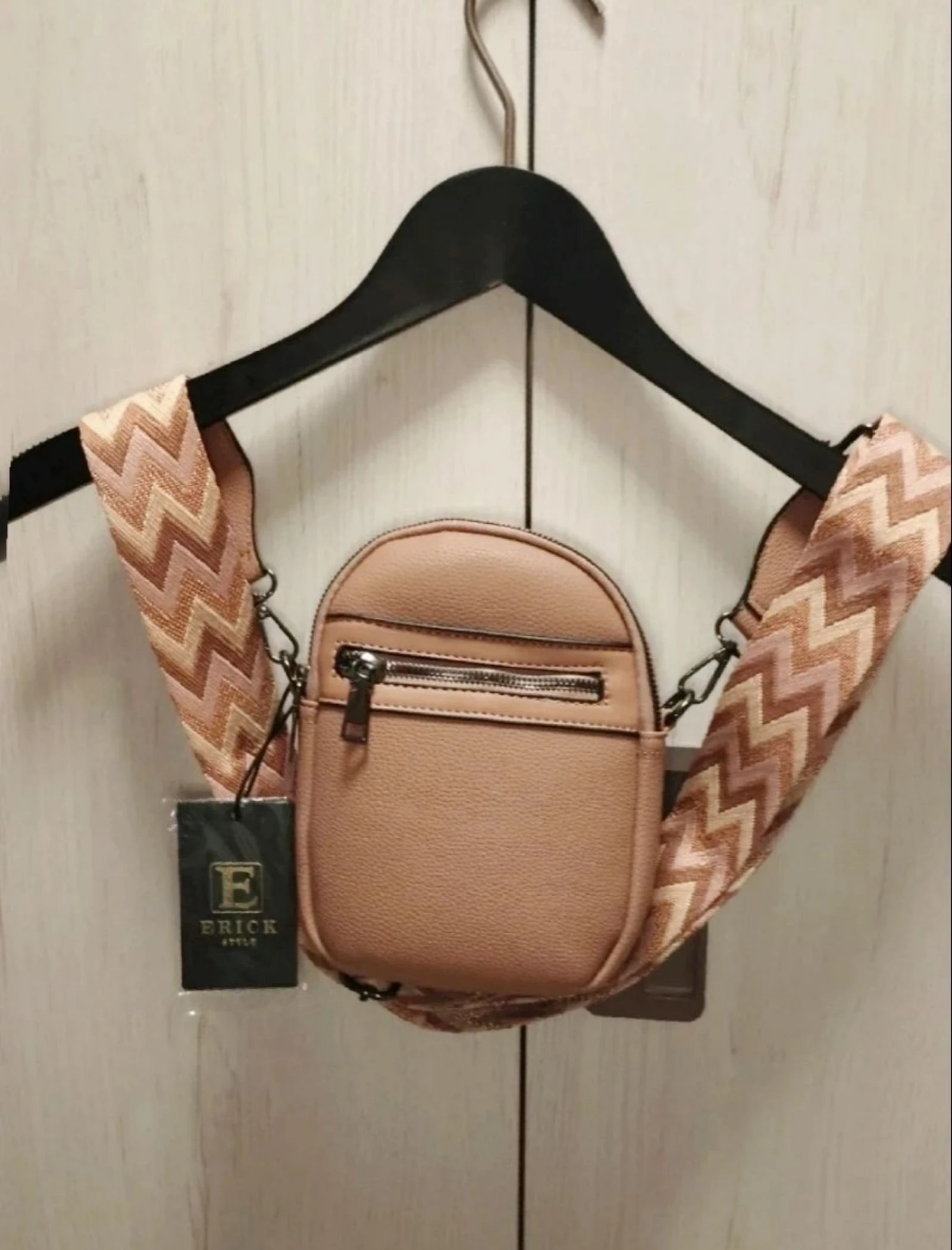 Bolsa transversal com alça larga Chevrón – photo 3